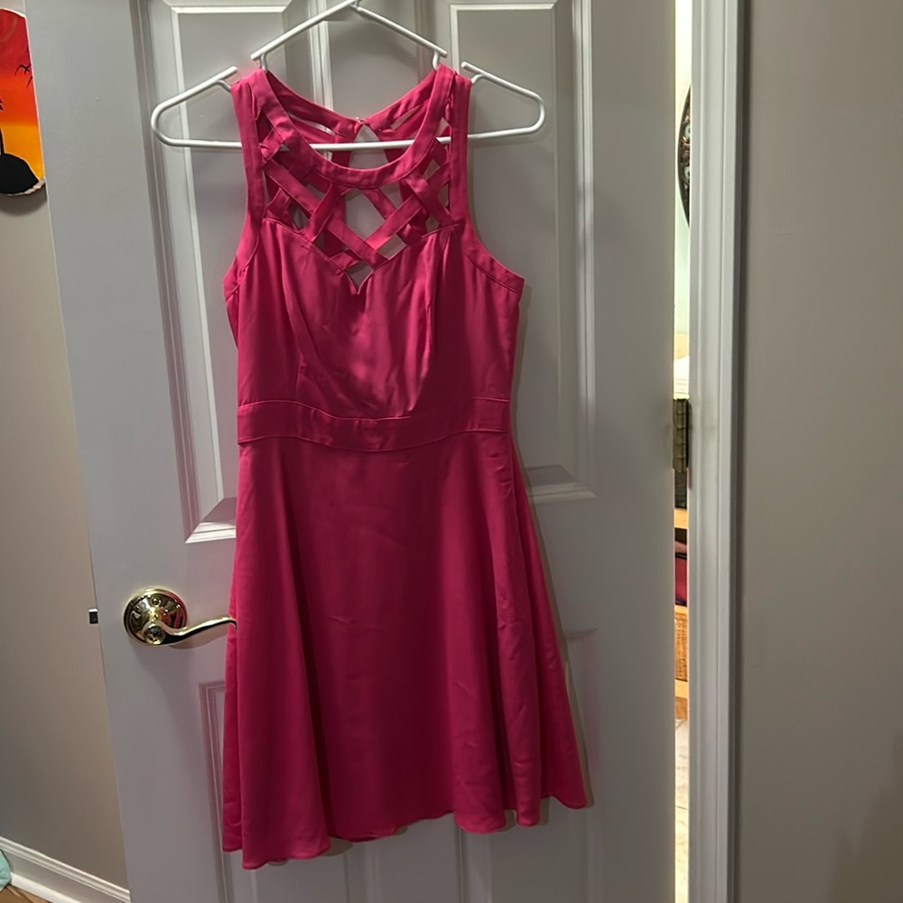 Women’s Guess size 4 pink cocktail dress